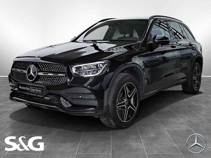 Unilack schwarz Gebraucht 2021 Mercedes GLC300e AMG SUV | 35.490 € (Fairer Preis) - Bild 1/4