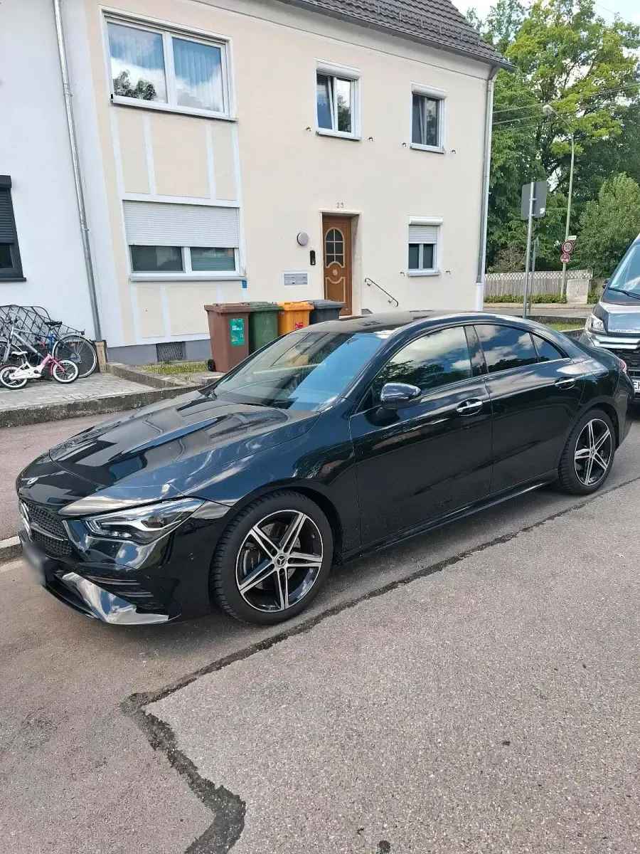 Gebraucht Mercedes CLA200 163 PS (119 kW) 2024 Schwarz Coupé