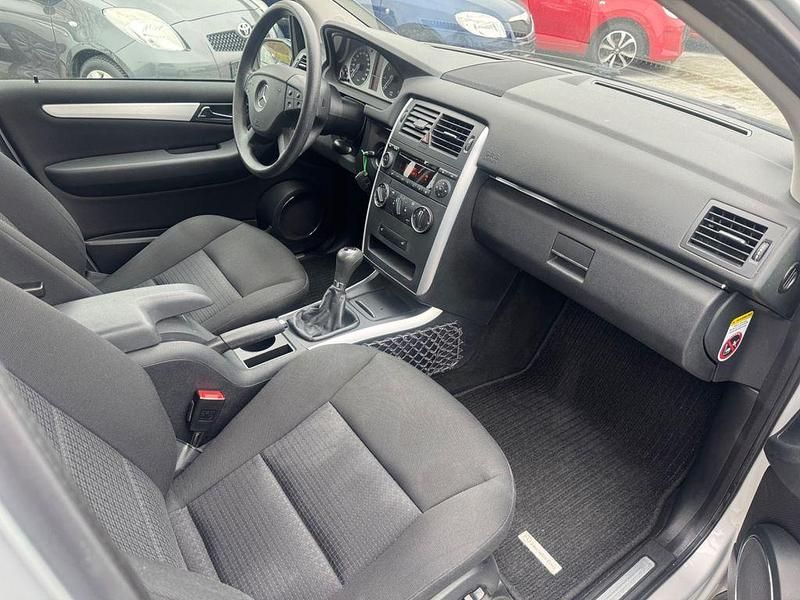 Gebraucht Mercedes B150 95 PS (69 kW) 2006 Silber Van / Kleinbus