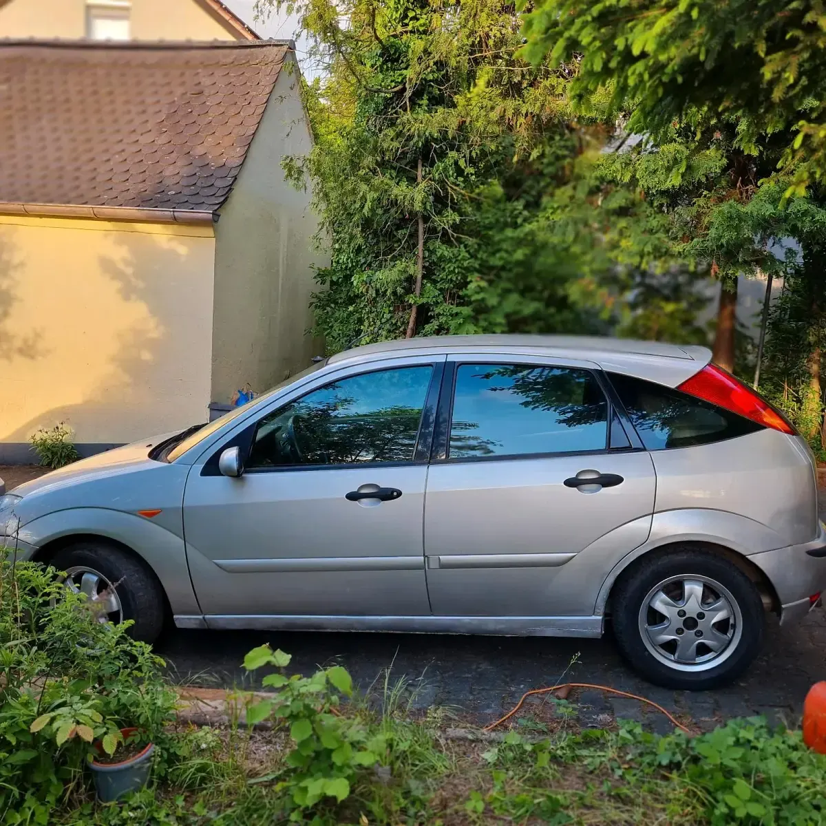 Gebraucht Ford Focus 100 PS (73 kW) 2002 Silber Limousine