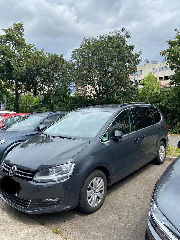 Grau Gebraucht 2013 VW Sharan Van / Kleinbus | 12.000 € (Fairer Preis) - Bild 1/4