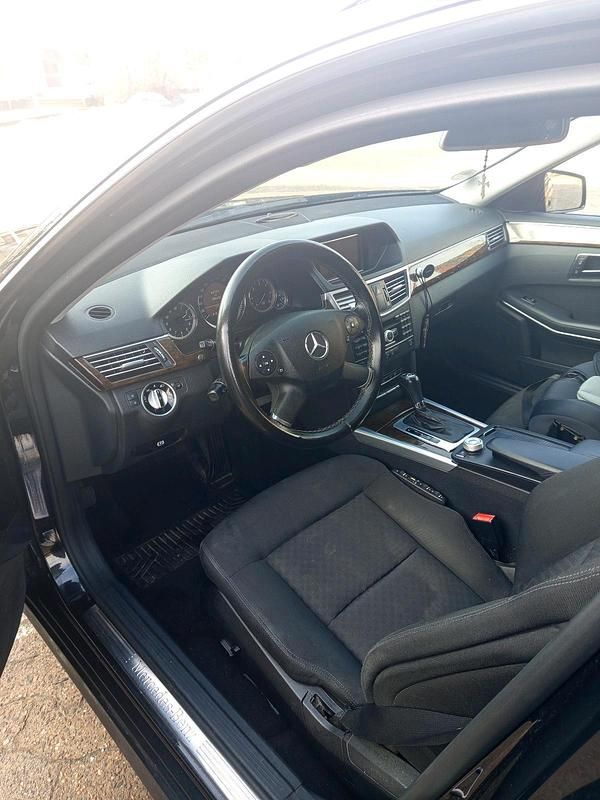 Gebraucht Mercedes E220 170 PS (125 kW) 2010 Schwarz Kombi