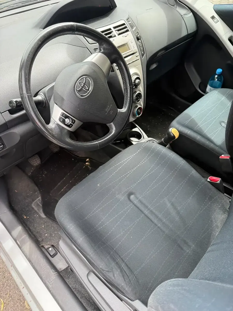 Gebraucht Toyota Yaris 85 PS (62 kW) 2007 Silber Kleinwagen