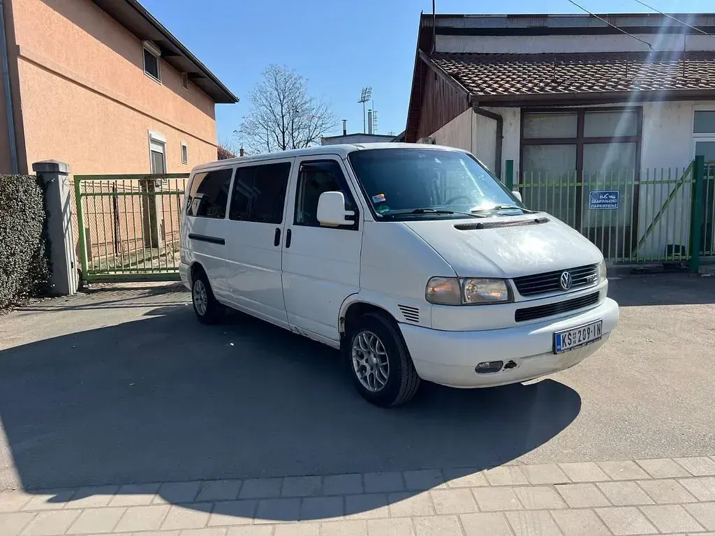 Second-hand VW Caravelle 102 CP (75 kW) 2002 Alb Van