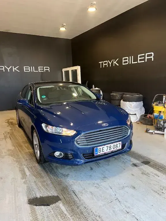 Gebraucht Ford Mondeo Titanium 160 PS (117 kW) 2016 Blau Limousine