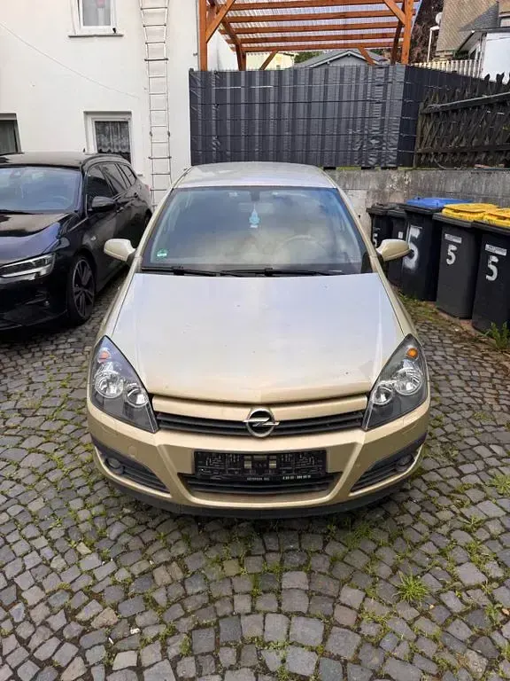 Gebraucht Opel Astra 105 PS (77 kW) 2004 Gold Limousine