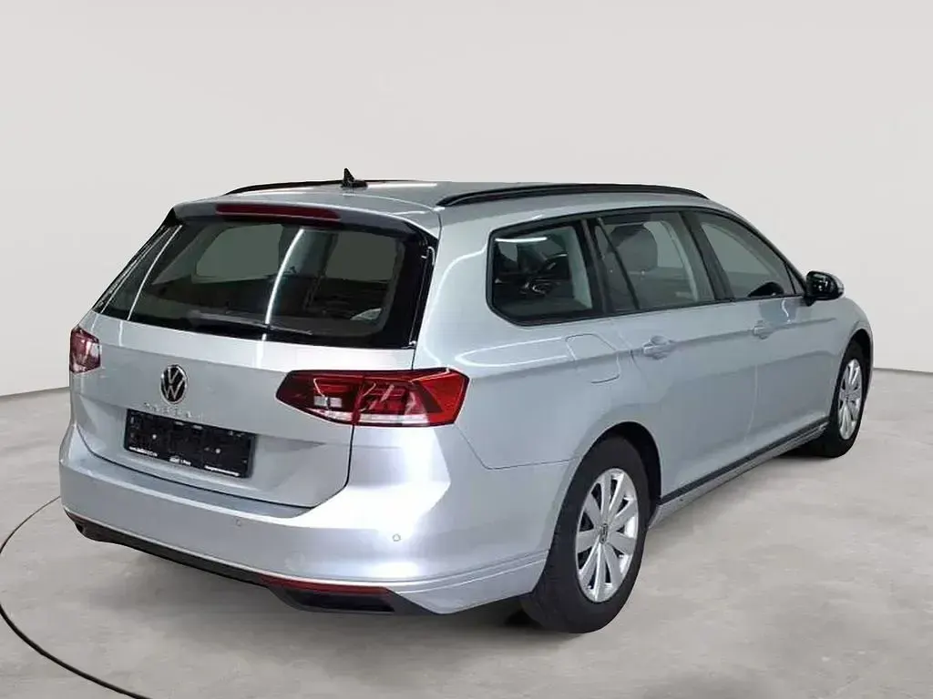 Gebraucht VW Passat 150 PS (110 kW) 2022 Silber Kombi