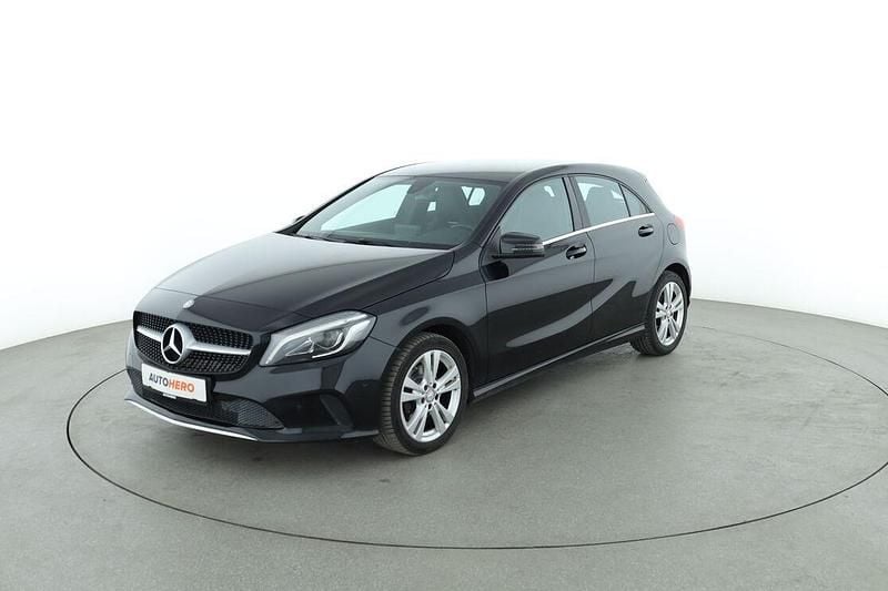 Schwarz Gebraucht 2016 Mercedes A180 Urban Limousine | 15.290 € (Fairer Preis) - Bild 1/3