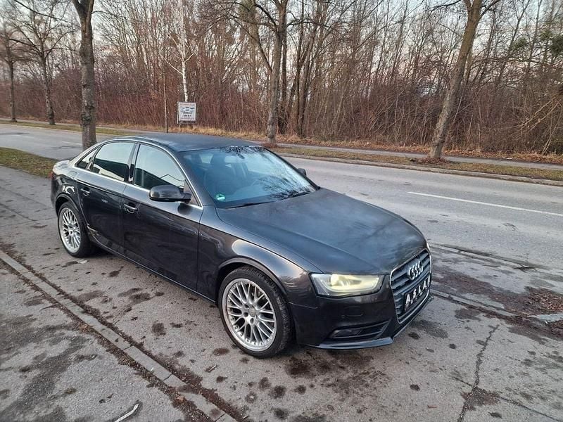 Gebraucht Audi A4 Attraction 224 PS (164 kW) 2014 Grau Limousine