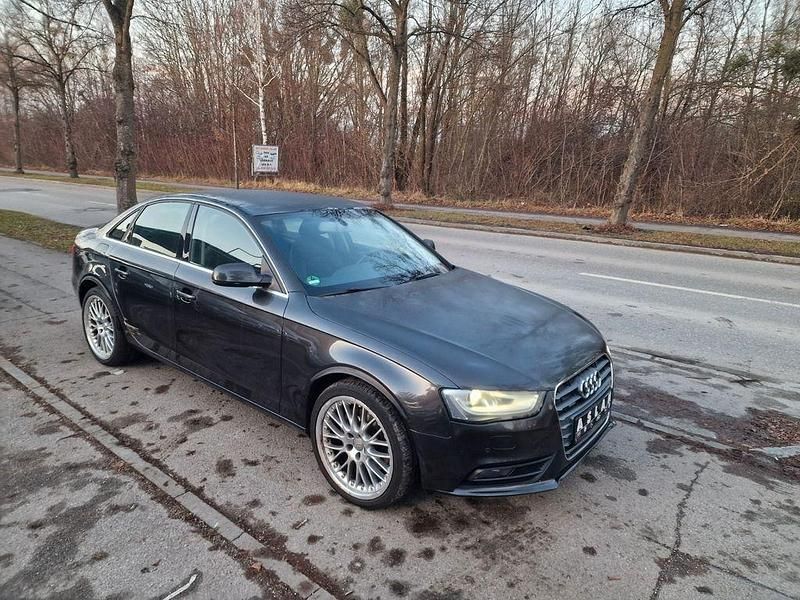 Grau Gebraucht 2014 Audi A4 Attraction Limousine | 8.666 € (Superpreis) - Bild 1/4