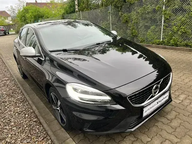 Gebraucht Volvo V40 R-Design 152 PS (111 kW) 2019 Schwarz Limousine