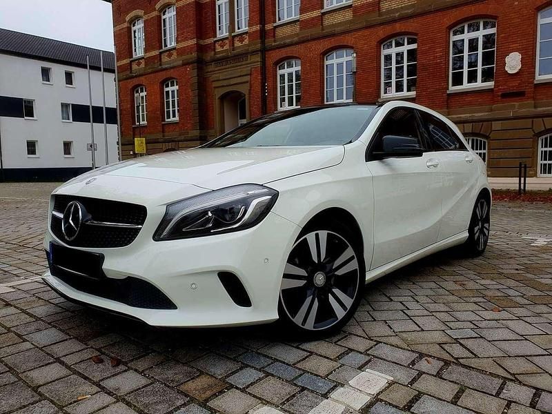Gebraucht Mercedes A180 122 PS (89 kW) 2016 Weiß Limousine