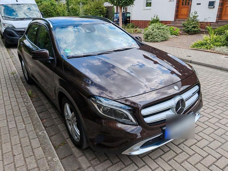 Braun Gebraucht 2016 Mercedes GLA250 SUV | 17.500 € (Guter Preis) - Bild 1/4