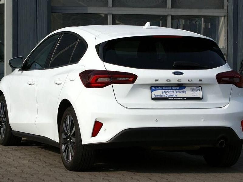Gebraucht Ford Focus Titanium X 120 PS (88 kW) 2022 Frozen white Limousine