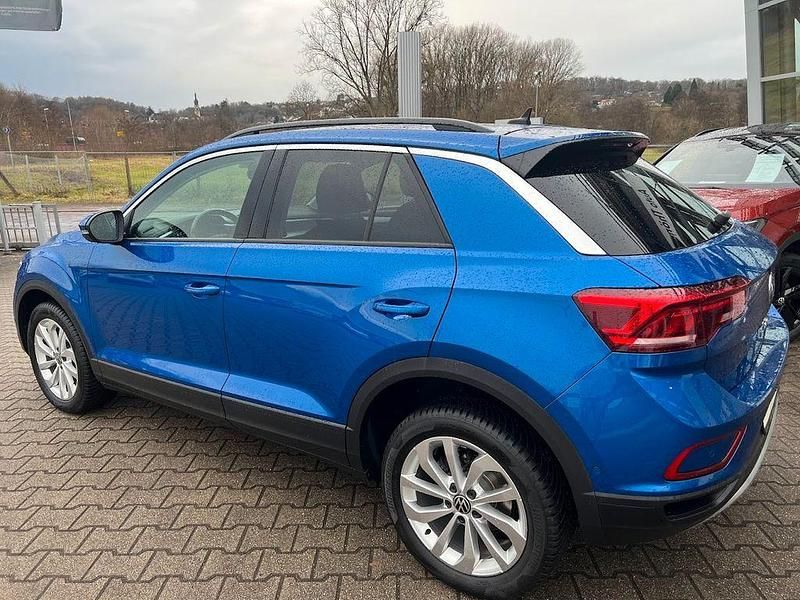 Gebraucht VW T-Roc Life 116 PS (85 kW) 2023 Blau SUV