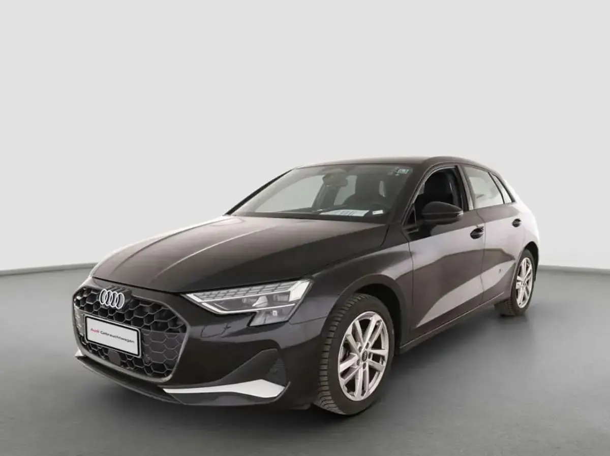 Gebraucht Audi A3 Ambiente 150 PS (110 kW) 2025 Mythosschwarz metallic Limousine
