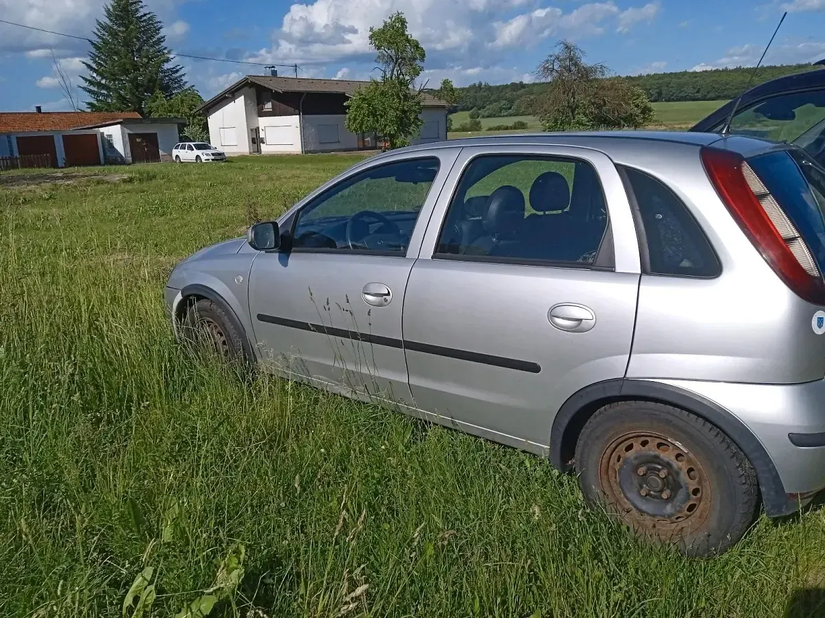 Gebraucht Opel Corsa 75 PS (55 kW) 2004 Silber Kleinwagen
