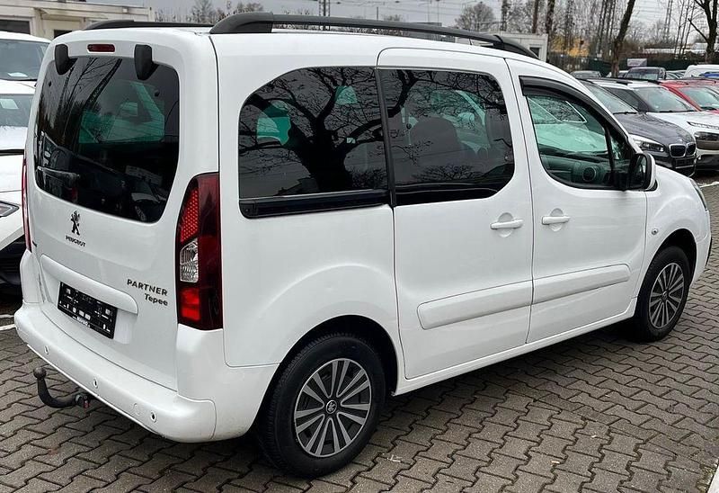 Gebraucht Peugeot TePee Active 99 PS (72 kW) 2016 Weiß SUV
