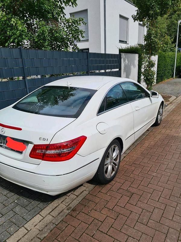 Gebraucht Mercedes E220 170 PS (125 kW) 2013 Weiß Coupé