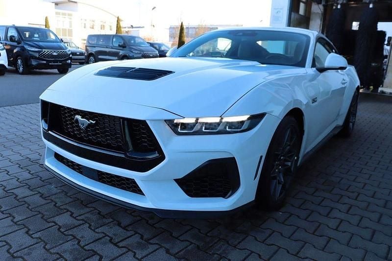 Neu Ford Mustang GT Fastback 446 PS (328 kW) 2026 Oxford white Coupé