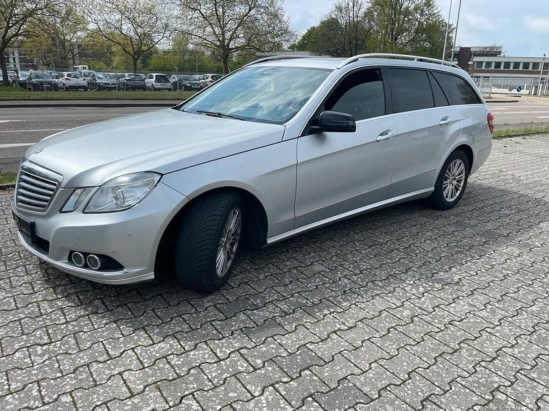 Gebraucht Mercedes E220 170 PS (125 kW) 2011 Silber Kombi