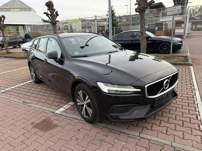 Gebraucht Volvo V60 Momentum 150 PS (110 kW) 2019 Schwarz Kombi