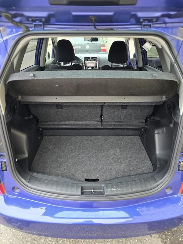 Gebraucht Toyota Verso-S 99 PS (72 kW) 2014 Blau Van / Kleinbus