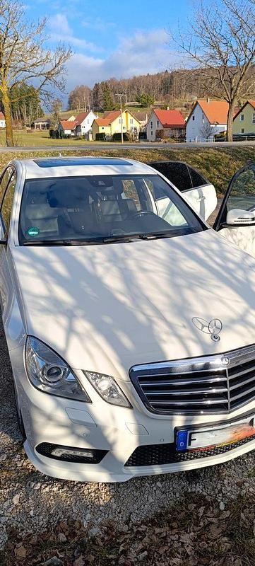 Weiß Gebraucht 2011 Mercedes E300 AMG Limousine | 10.500 € (Guter Preis) - Bild 1/4