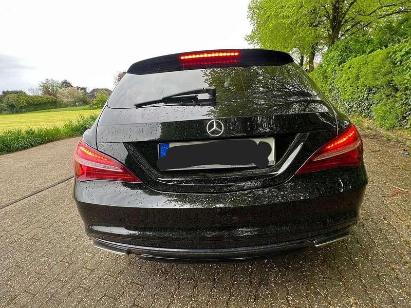 Schwarz Gebraucht 2018 Mercedes CLA220 AMG line Limousine | 19.500 € (Fairer Preis) - Bild 1/4