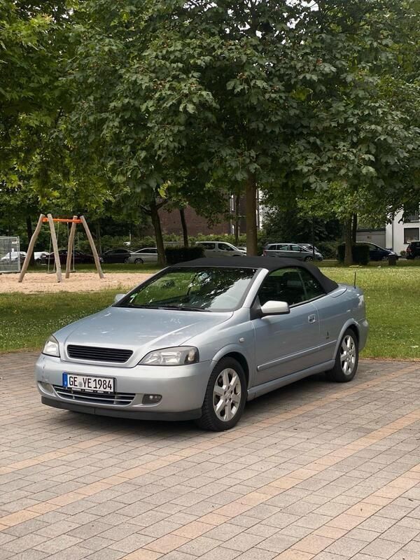 Grau Gebraucht 2002 Opel Astra Cabriolet Cabrio | 1.300 € - Bild 1/4