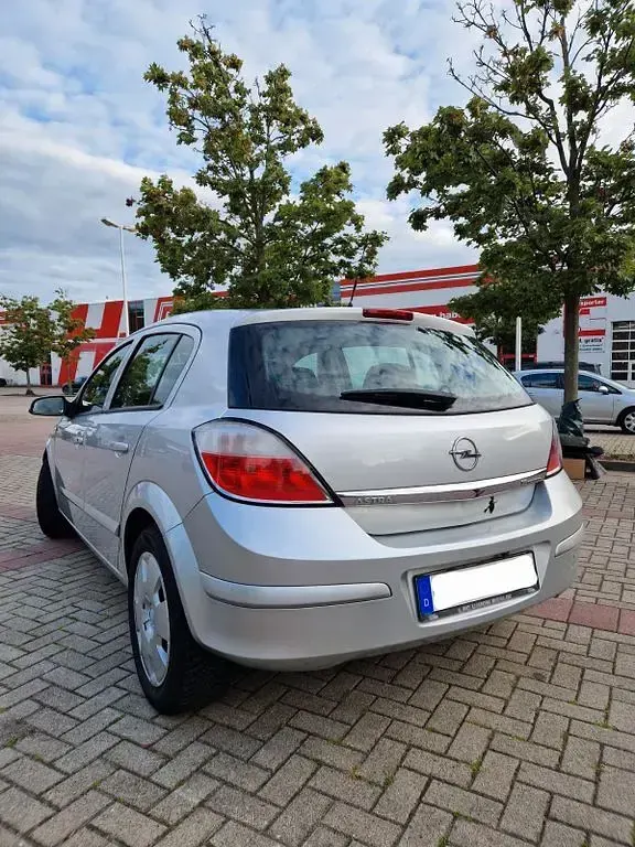 Gebraucht Opel Astra 105 PS (77 kW) 2005 Silber Limousine