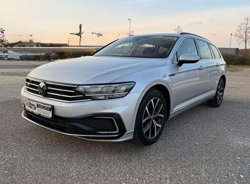 Reflexsilber Gebraucht 2020 VW Passat Business Kombi | 22.980 € (Guter Preis) - Bild 1/4