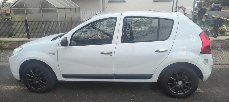 Gebraucht Dacia Sandero 75 PS (55 kW) 2009 Weiß Kleinwagen