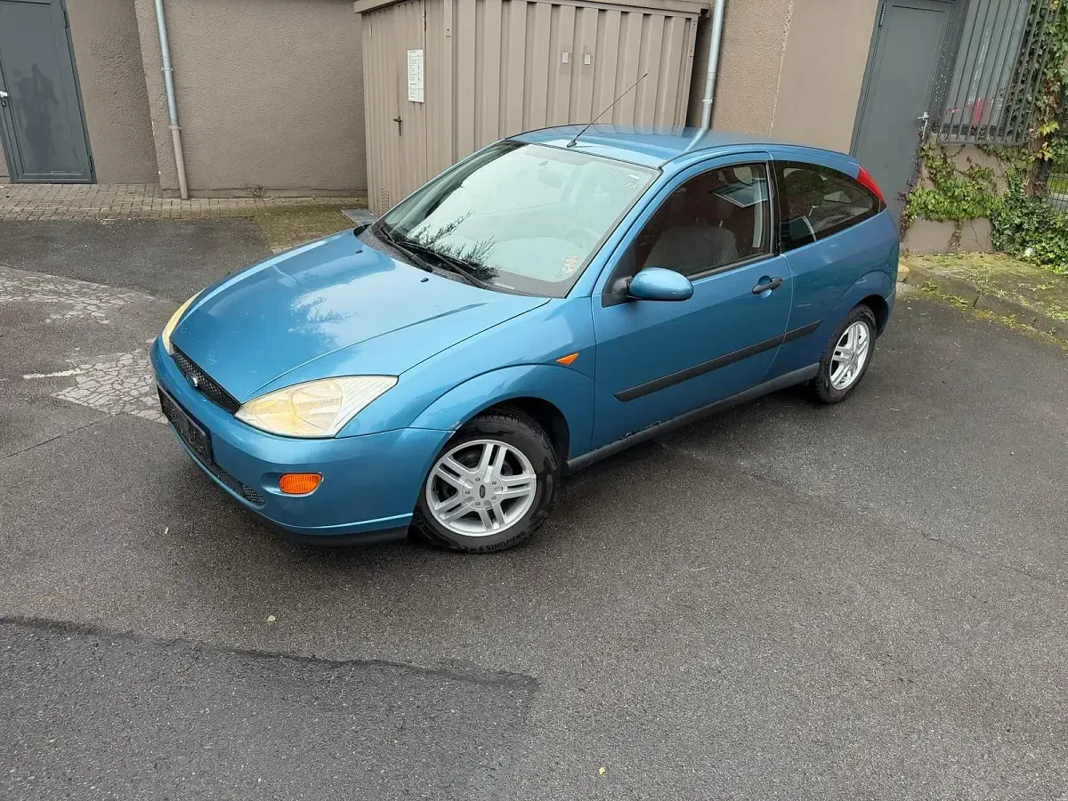 Gebraucht Ford Focus 100 PS (73 kW) 2000 Blau Limousine