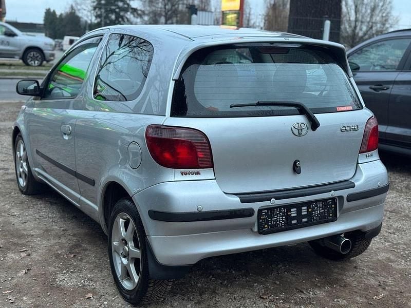 Gebraucht Toyota Yaris 86 PS (63 kW) 2001 Silber Limousine