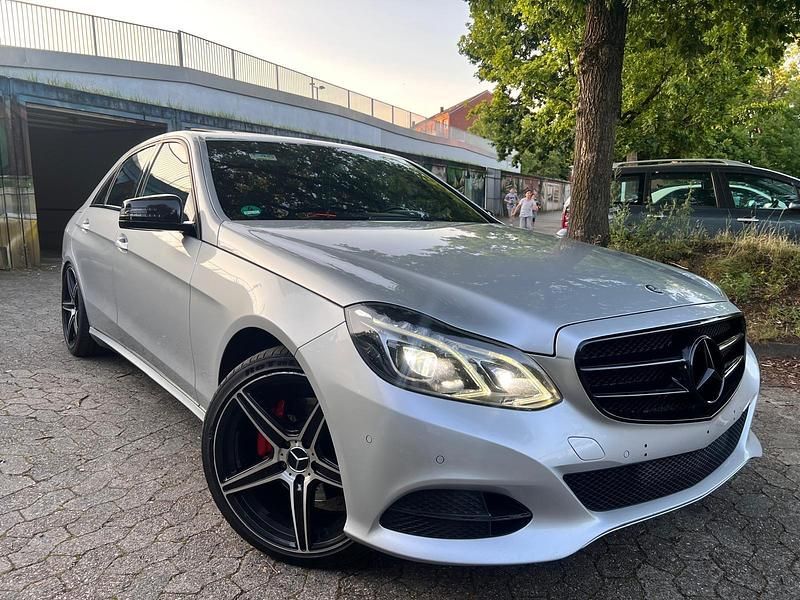 Silber Gebraucht 2013 Mercedes E300 Limousine | 13.000 € - Bild 1/4