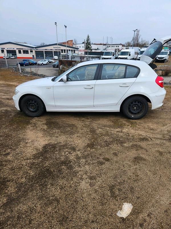 Gebraucht BMW 118 143 PS (105 kW) 2011 Weiß Kleinwagen