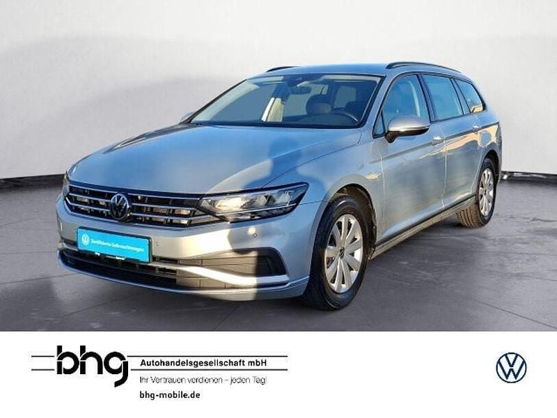 Silber Gebraucht 2022 VW Passat Basis Kombi | 18.820 € (Guter Preis) - Bild 1/4