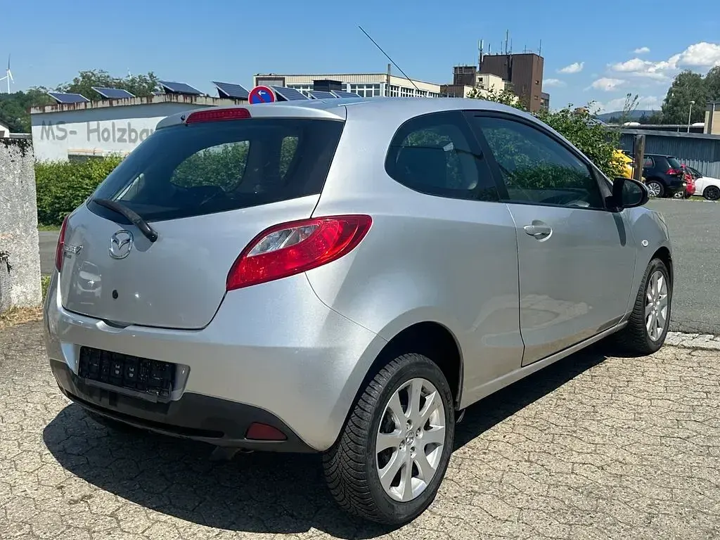 Gebraucht Mazda 2 Independence 90 PS (66 kW) 2009 Silber Kleinwagen