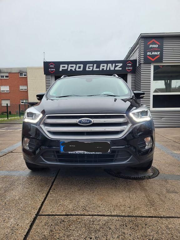 Schwarz Gebraucht 2019 Ford Kuga Titanium SUV | 14.900 € (Fairer Preis) - Bild 1/4