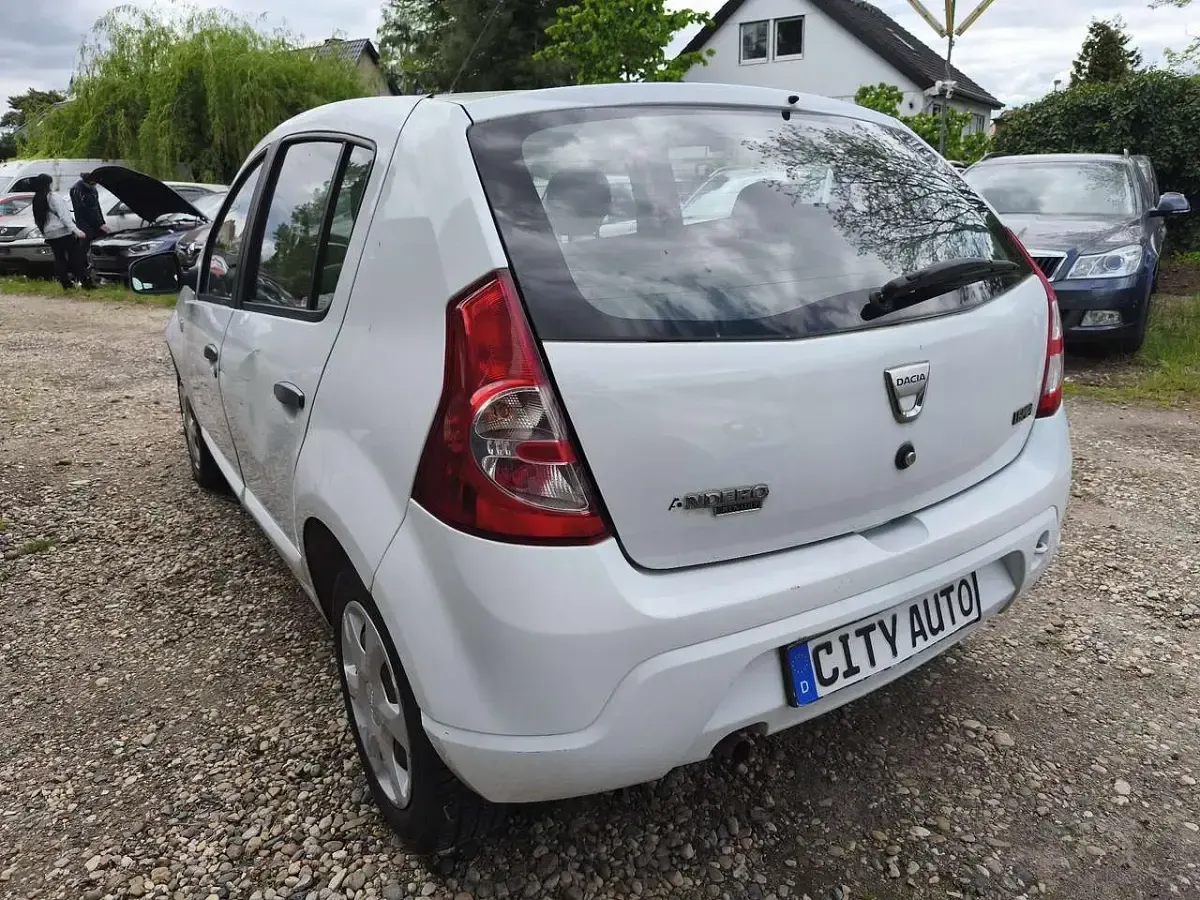 Gebraucht Dacia Sandero Lauréate 87 PS (63 kW) 2008 Weiß Kleinwagen