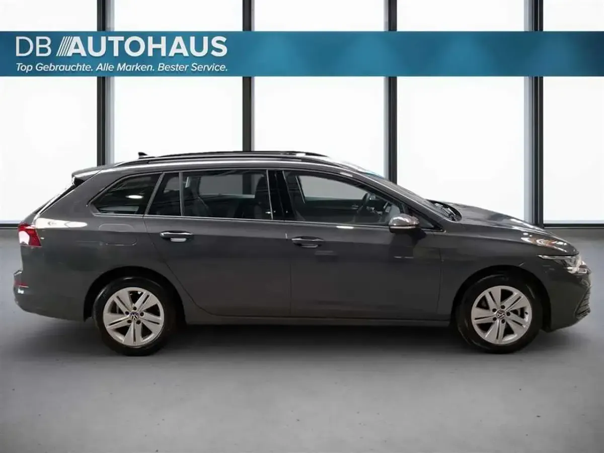 Gebraucht VW Golf VIII Life 110 PS (80 kW) 2023 Grau Kombi