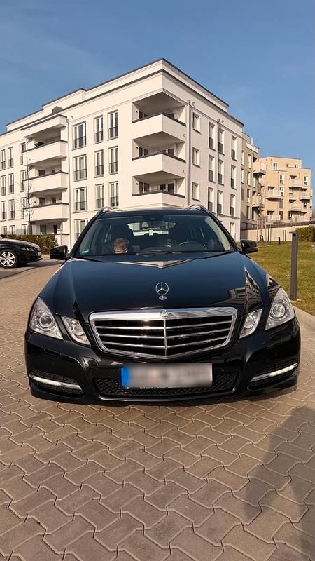 Gebraucht Mercedes E350 265 PS (194 kW) 2012 Schwarz Kombi