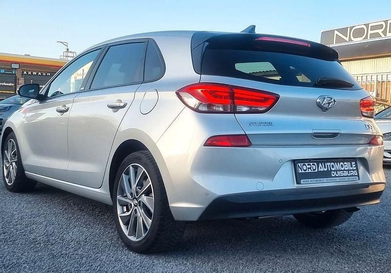 Gebraucht Hyundai i30 Passion Plus 140 PS (102 kW) 2018 Silber Limousine