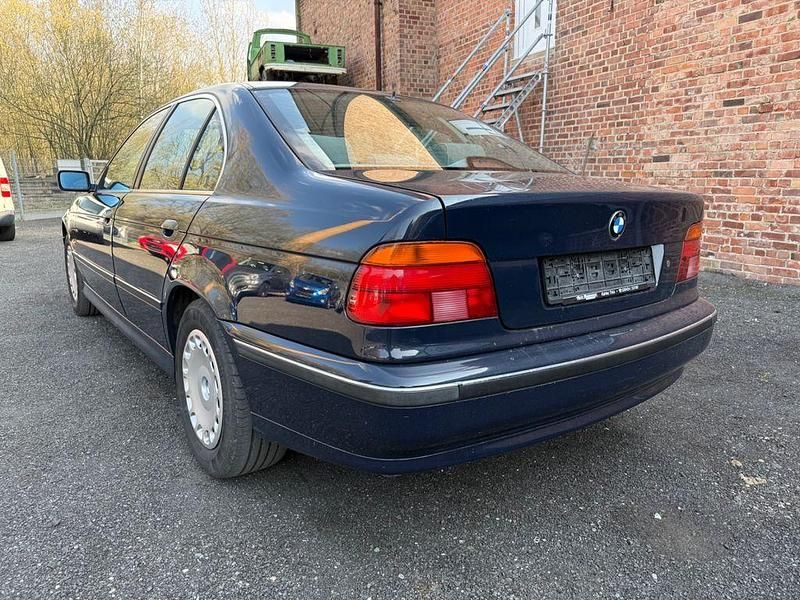 Gebraucht BMW 528 193 PS (141 kW) 1996 Blau Limousine