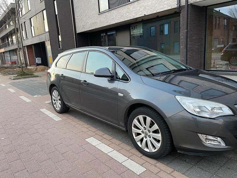 Braun Gebraucht 2011 Opel Astra Eco Kombi | 2.700 € (Superpreis) - Bild 1/4