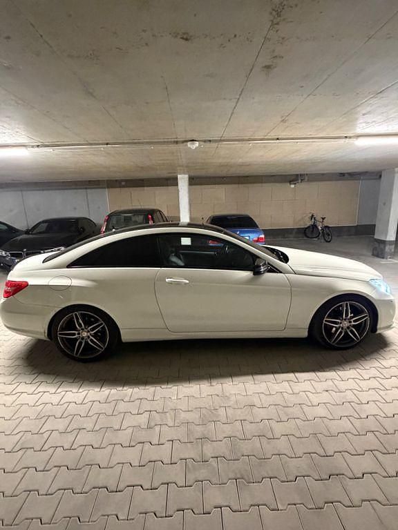 Gebraucht Mercedes E350 231 PS (169 kW) 2010 Weiß Coupé