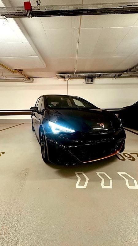Grau Gebraucht 2022 Cupra Born Kleinwagen | 21.999 € (Guter Preis) - Bild 1/4