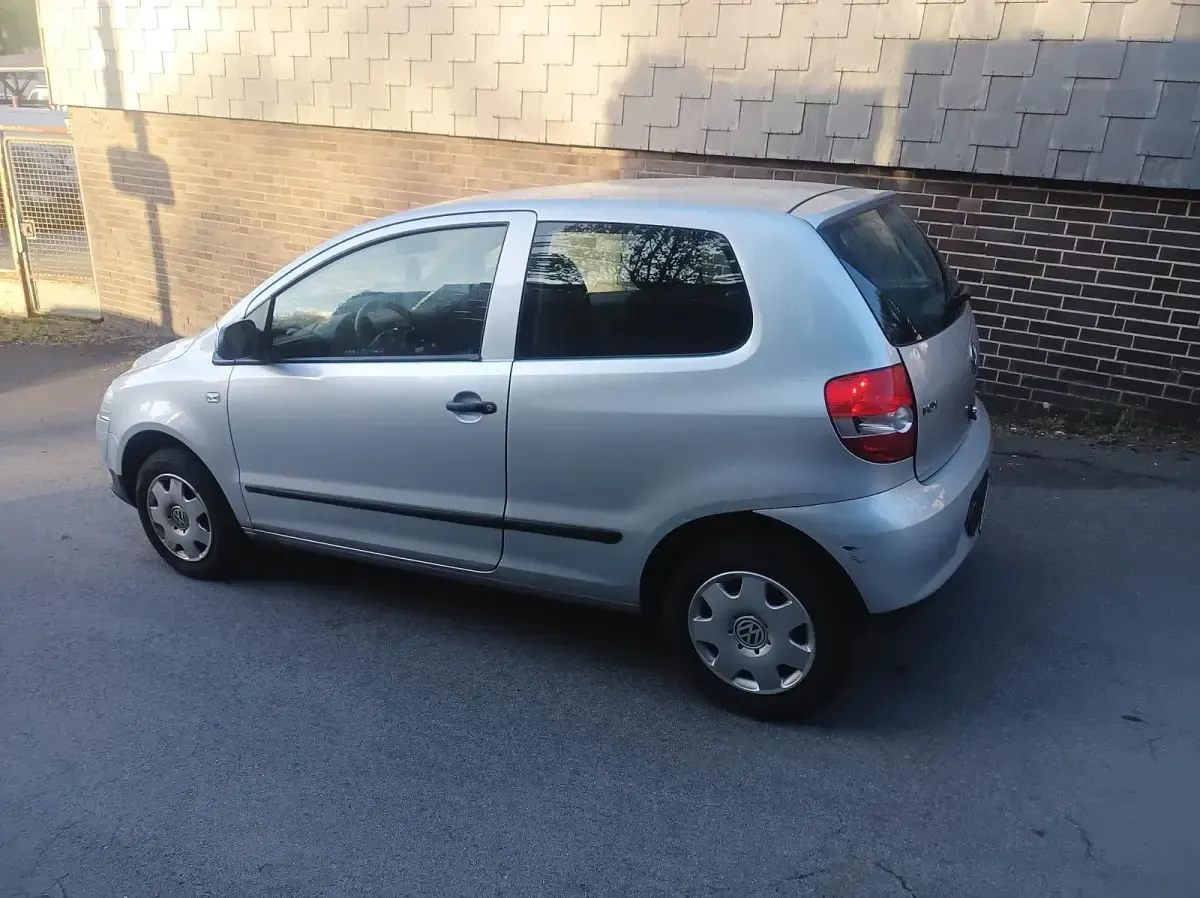 Usata VW Fox 55 CV (40 kW) 2005 Argento Utilitaria