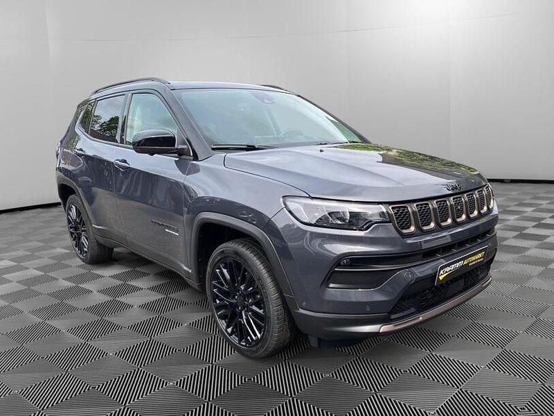 Gebraucht Jeep Compass 131 PS (96 kW) 2022 Silber SUV